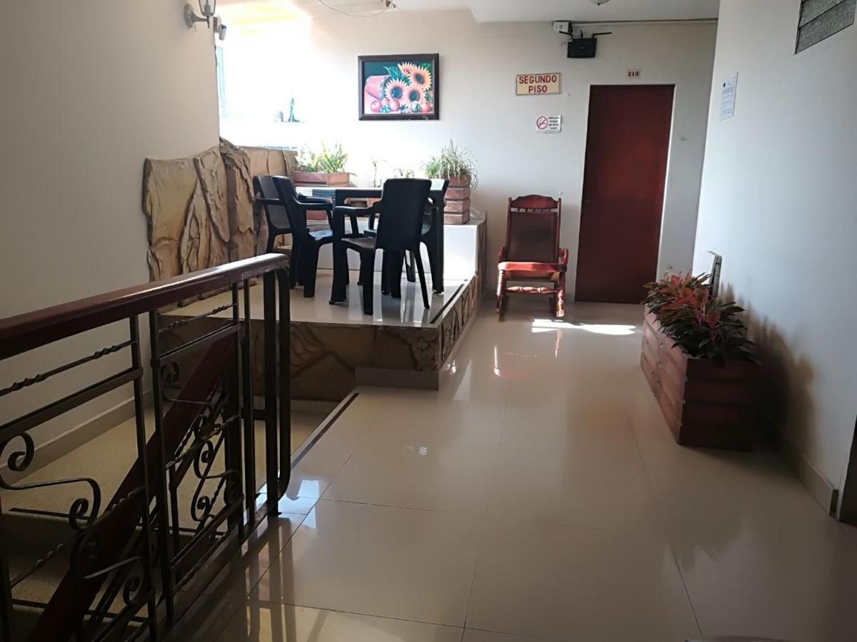 Hotel Granada Inn バランキージャ エクステリア 写真